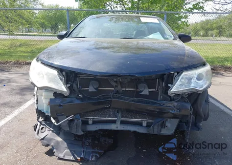 2013 Toyota Camry Hybrid Xle z USA, uszkodzony, nr VIN 4T1BD1FK4DU094955